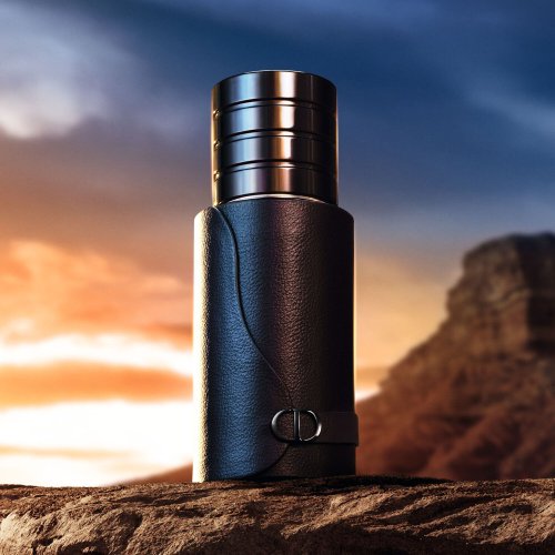 Sauvage Spray - Flacon 30 ml et étui couture en édition limitée Dior Sauvage Spray - Flacon 30 ml et étui couture en édition limitée Dior